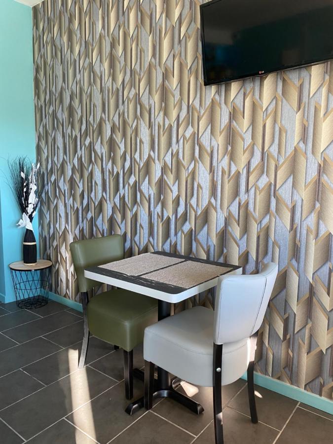 Logis - Et Restaurant Le Sofhotel Hotel Forges-les-Eaux